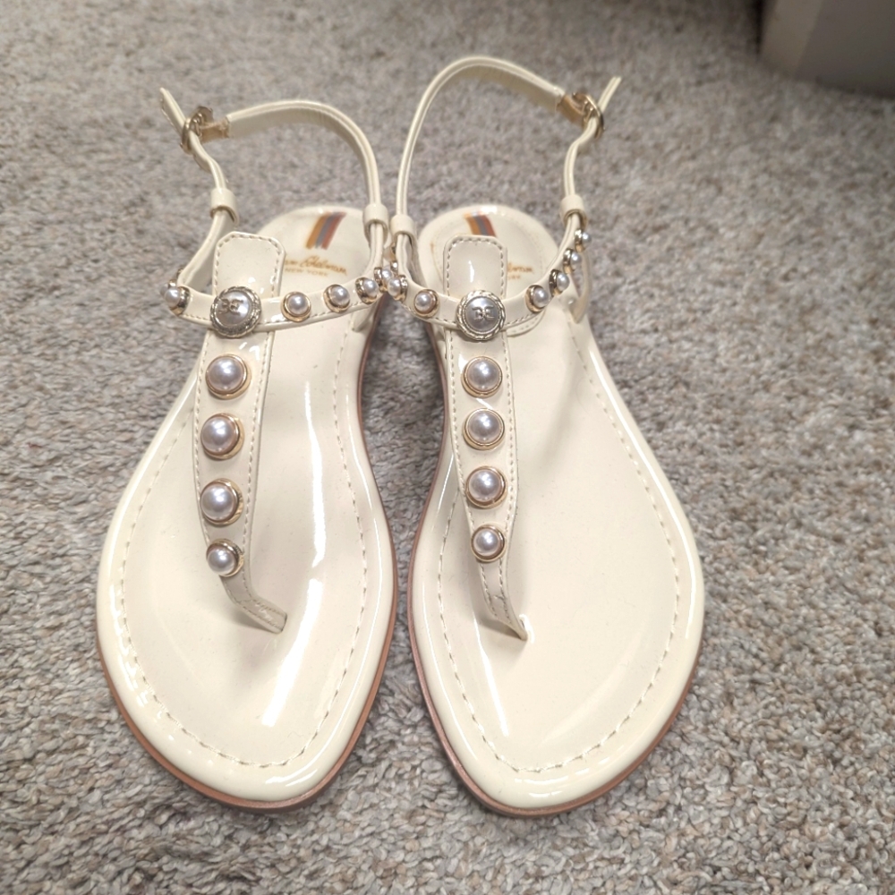 Gigi sandal with Pearl. Size 8.5 NWT